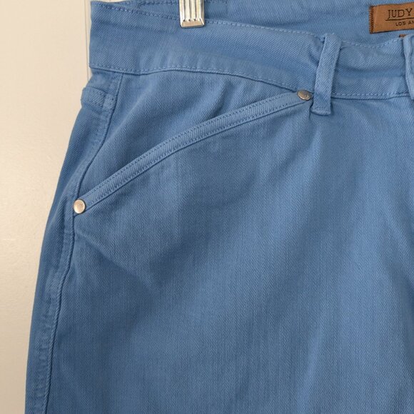 Judy Blue Shorts Women's 1XL Sky Blue Fray-Hem Garment Dyed Shield Pockets - Picture 8 of 16